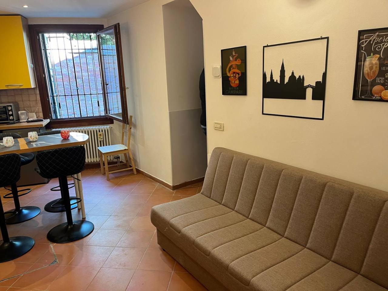 Ca'dei Nonni Canal View Apartment Venice