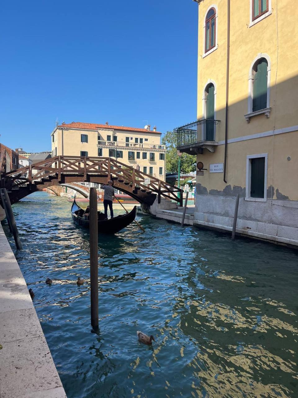 Ca'dei Nonni Canal View Apartment