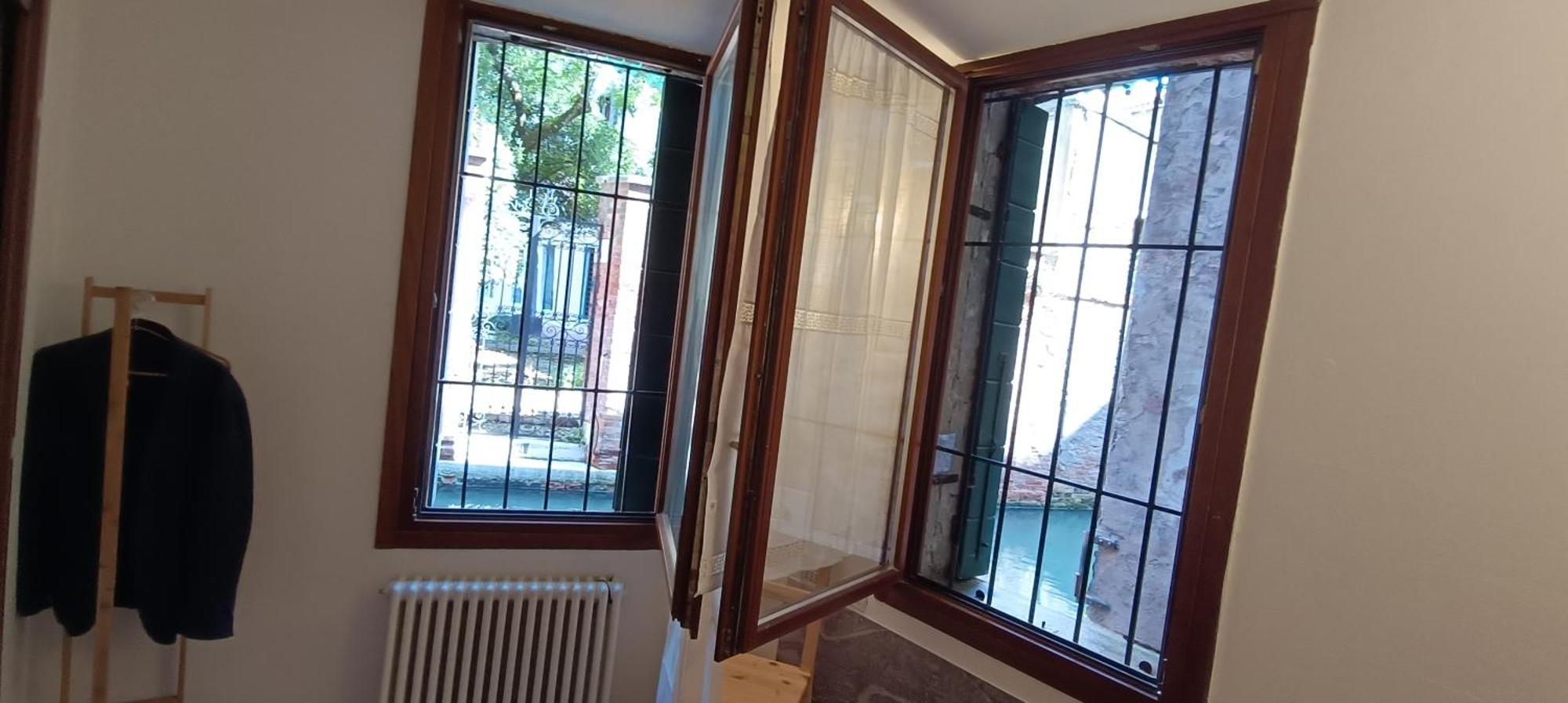 Ca'dei Nonni Canal View Apartment *